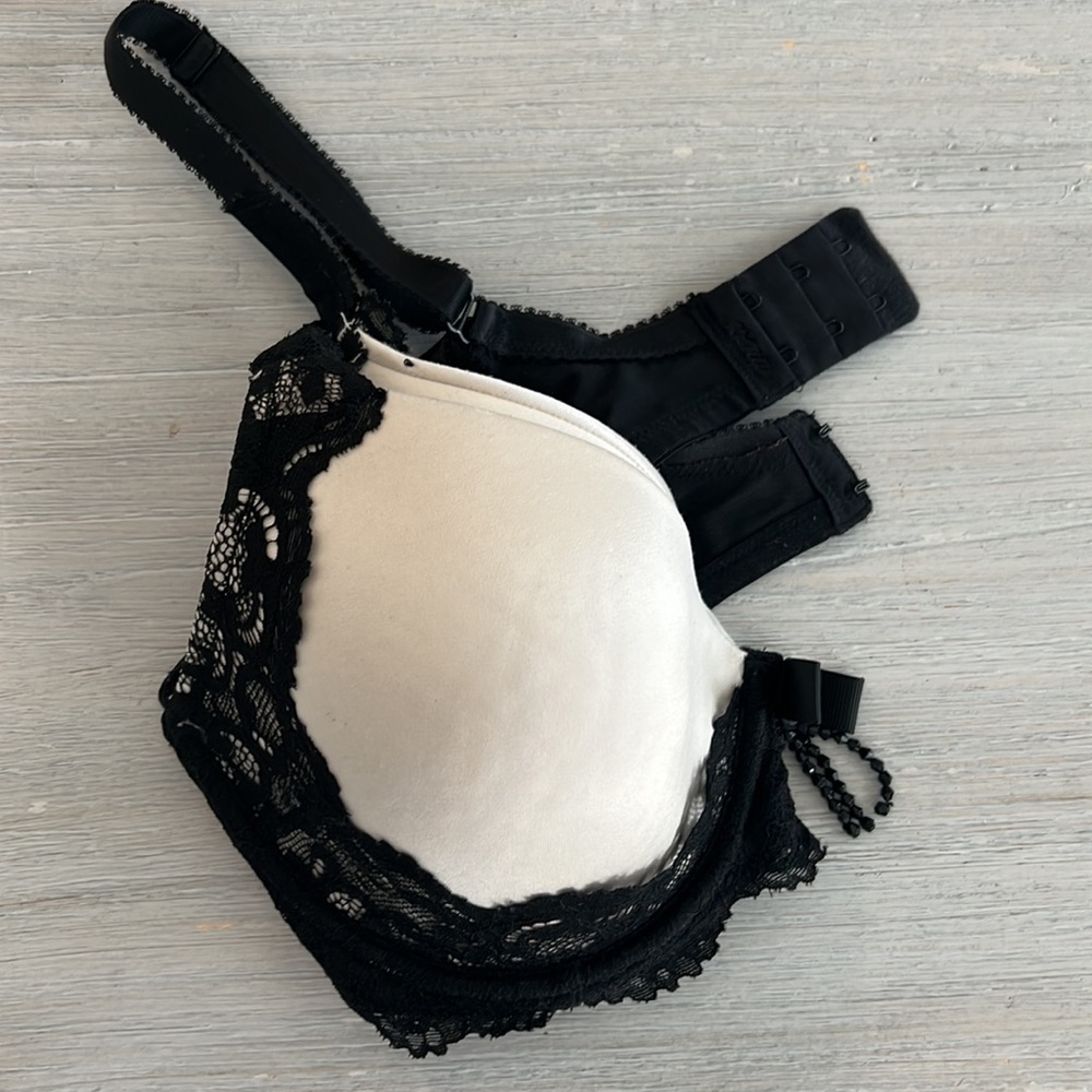 SOMA CREAM WITH BLACK LACE, BOW & BEAD TASSEL SIZE 36C